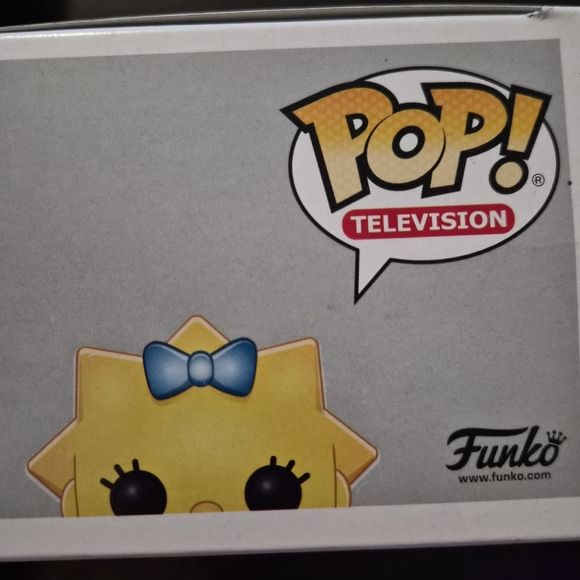 Funko Alien Maggie Figure with Yellow and Blue - Picture 8 of 9